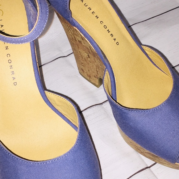 Lauren Conrad Madison Periwinkle wedge sandals - Picture 11 of 12
